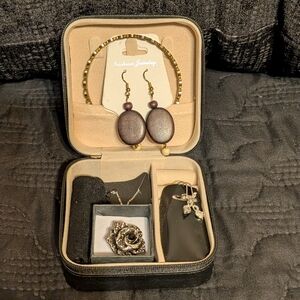 Chic Dark Brown and Gold Jewelry Set. NWOT.